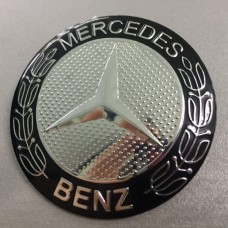 Наклейка на диск Mercedes D56 алюминий (Черный логотип на серебристом фоне фоне)