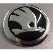 Наклейка на диск Skoda (New) D56 мм алюминий (Новый серебристый логотип на черном фоне)