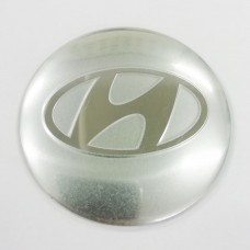 Наклейка на диск Hyundai D56 мм (Хромированный логотип на серебристом фоне)