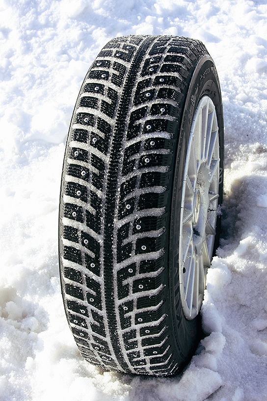 4 ice e. Кумхо Айзен kw22. Кумхо АЙЗЕНВИНС kwe22 205/60 r16 96t. Кумхо зимняя. Зимняя резина Kumho r17 елочка.